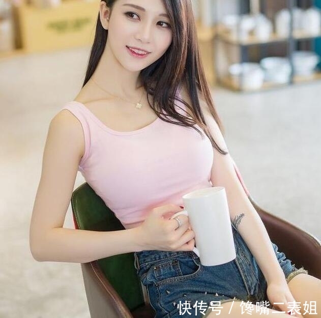 『气质』年轻靓丽的牛仔裤女孩, 展现出自信女神的气质!
