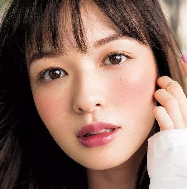 林允关晓彤因“霸凌脸”不受女生喜欢?