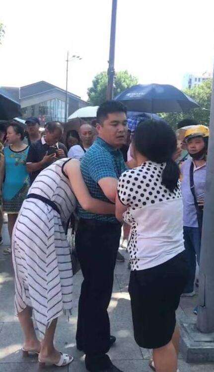 夫妻为买学区房假离婚, 小三阴谋得逞, 事后挑衅前妻活儿不好!