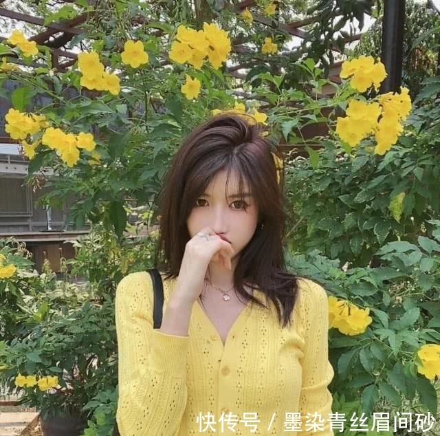 「种款式」简洁的现代感配搭,雅致气质女生的平时穿衣搭配示范性,显年轻溫柔又时尚潮流