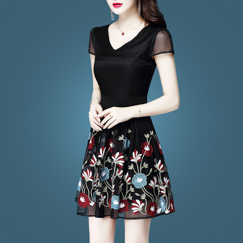 这款新裙子美得令人惊叹，而且又不贵，适合60后女人穿，真美嫩