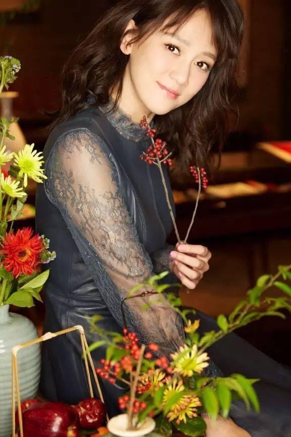 一直都是长卷发的陈乔恩，剪了头发还是那么美...