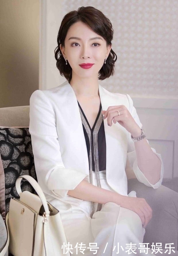 陈数是穿西装最好看的女人，她是把衣服的灵魂穿出来了