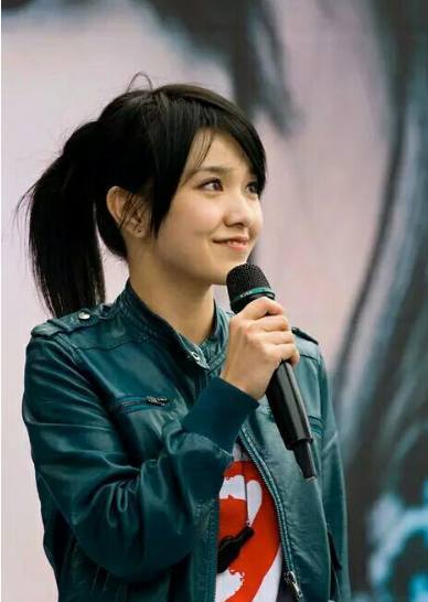 短发女神郭采洁，158的她穿出了2米大长腿，气质霸气瞬间爆棚