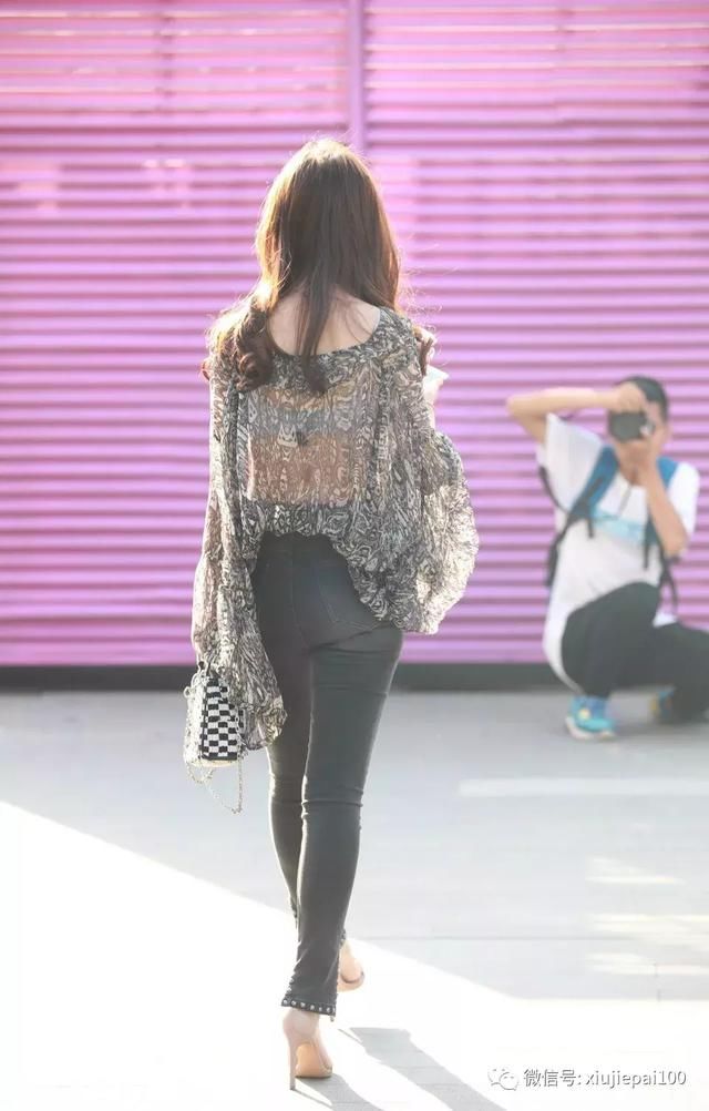 灯笼袖雪纺衫搭配弹力牛仔裤,甜美气息霸屏