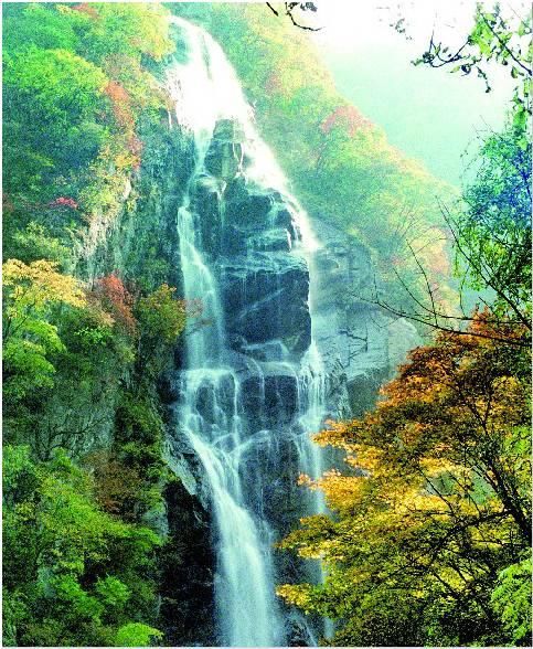 秦岭深藏敢与九寨沟媲美的地方！有条惊艳的自驾公路