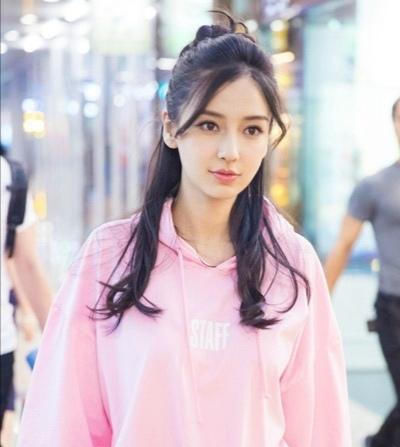  「女生」女生秋冬扎马尾,不要犯这3个“错误”!否则增高发际线还显老