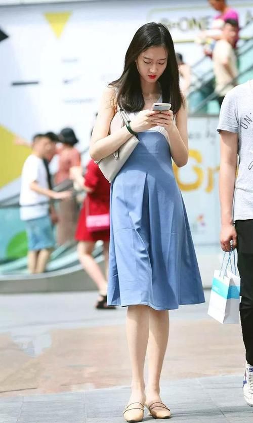 瞬间:女性搭配高跟鞋出街,瞬间增加的自己的回头率