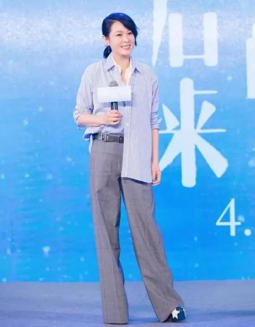 小个子刘若英48岁靠气质在冻龄,舒服的穿搭完全不输流量小花!