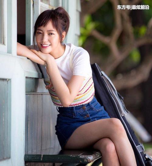 焦恩俊23岁女儿穿露脐装，好身材很出众，看到她的刘海我沉默了