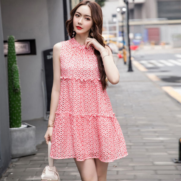 城里的姑娘就是会穿，出门穿清新的娃娃裙，比穿比基尼回头率还高