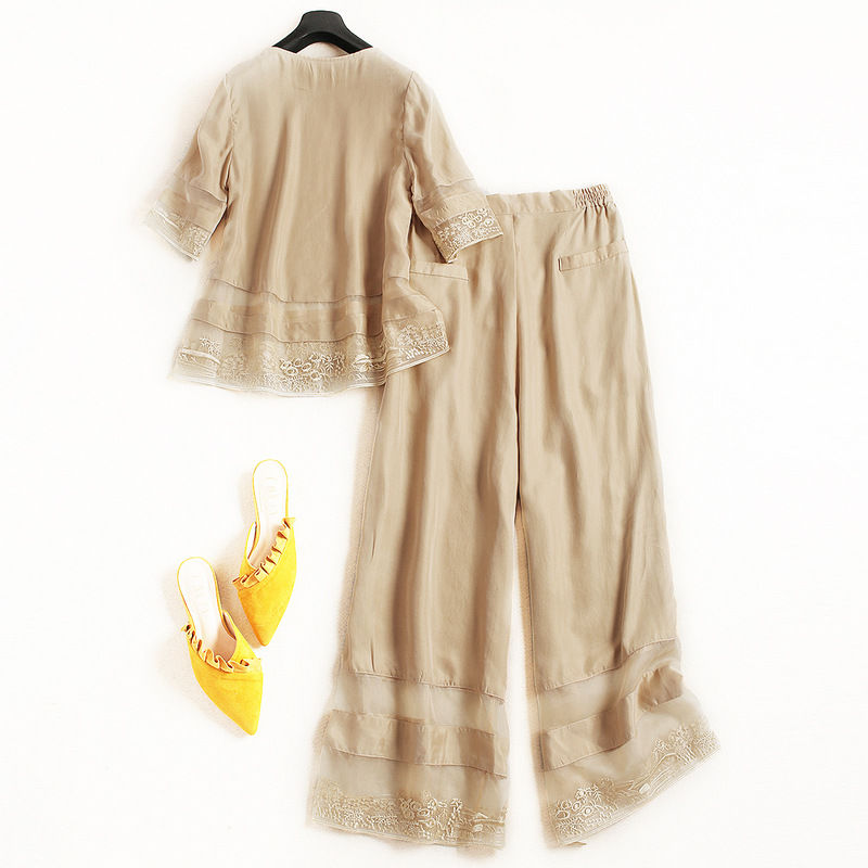 这几款美衣，虽小贵，但光看图片就很美，上身洋气时尚超显美嫩