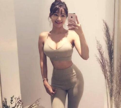 瑜伽能够减轻压力，放松心境，充溢自信