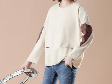 不是吹!我妈今年55还像28，只因懂穿这“打底衫，想不嫩都难