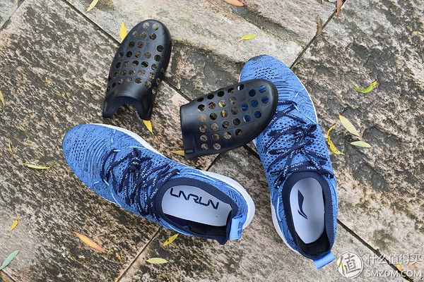 上了时装周，跑鞋也“变潮”-李宁轻云减震跑鞋开箱篇