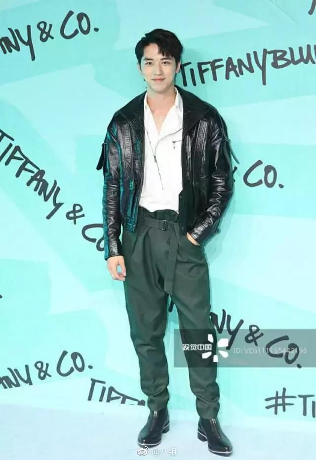 有人惊艳、有人油光满面，这两场时尚活动，精修未修对比明显！