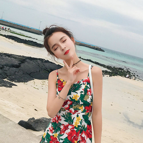 外出旅游，一定要备一件“勾魂裙”，显身材又性感，让人神魂颠倒