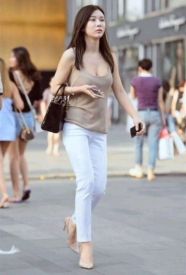 街拍: 风格各异的小姐姐, 总有一个是你的喜爱