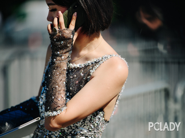 简单点 仲夏秀清凉只要一件透视装