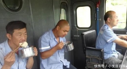  「事实」火车司机全天都在开车，为什么感觉不困？火车售票员意