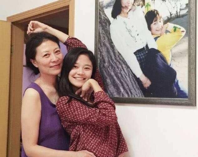 『影后』14岁就开始出道,母亲是金鸡影后,2次合作张嘉译被力捧