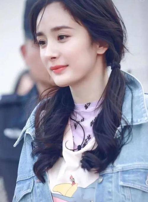 『女人』发际线高的女人别扎高马尾,换个发型更有气质,时尚减龄还不俗