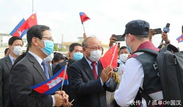  「谢谢」碰肘、直播、喊话……他们这样表达“谢谢你，中国”