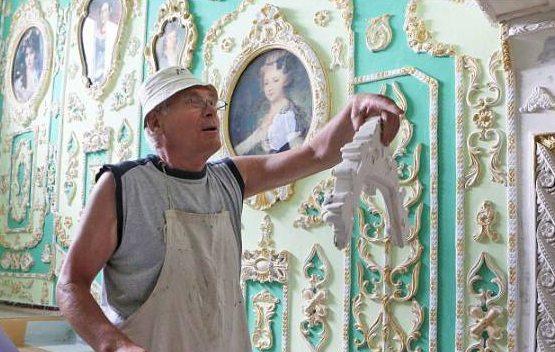 乌克兰退休老人耗费16年建宫殿,精美程度堪比凡尔赛宫!