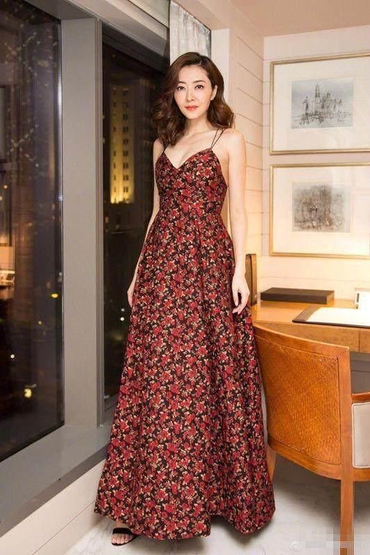 女明星怀孕依旧很拼:熊黛林脚踩恨天高，胡杏儿穿比基尼!