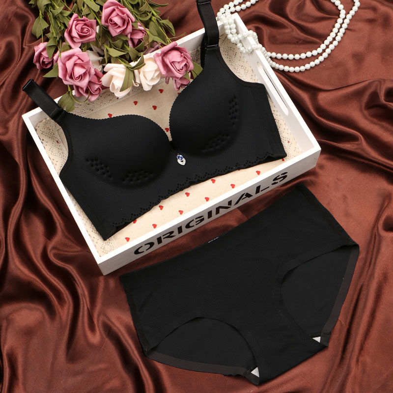 万万没想到，入秋后文胸潮流居然是这样，令人爱不释手