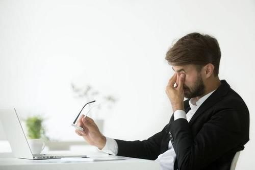  [护肤]眼部日常保养搭配防晒帽，不要过冷过热刺激眼部