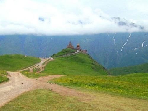 亚洲适合旅游的国家，物价比泰国还要低，景色却比瑞士还要美