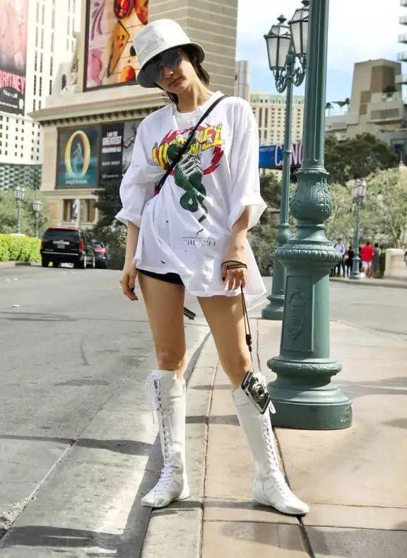 杨幂娜扎的腿看起来又长又细,原来她们都爱玩这样的套路!