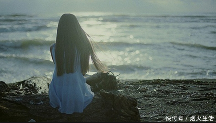 离婚当天,老公接的电话开了免提,听到后,我坚决