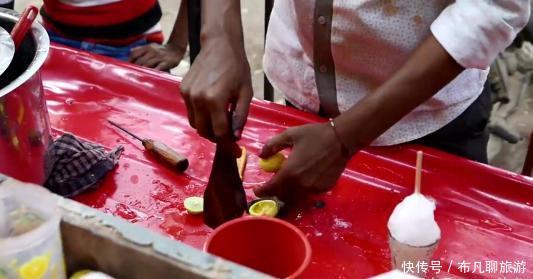 朋友在印度买了一条冰棍，却被导游丢进垃圾桶，导游：不要命了？