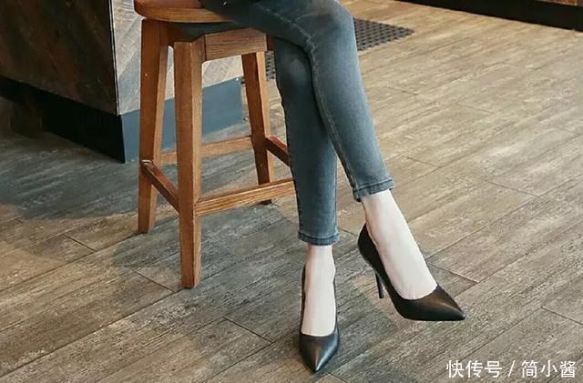 尖头细高跟鞋，是女性的形象担当，也是时尚从不缺席的精致鞋款