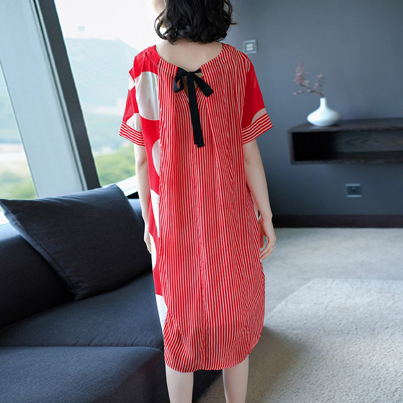 还傻傻给妈买廉价真丝裙，现流行“冰棉绸”，保证妈妈穿上不想脱