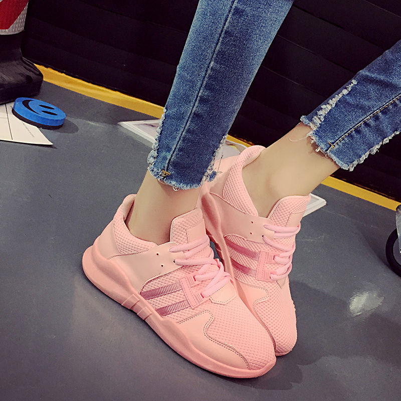 舒适轻巧气垫运动鞋，透气不湿脚，爱美女士日常休闲的伴侣