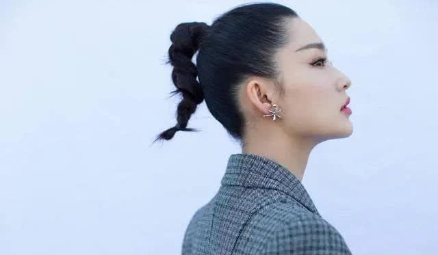  「毛囊」发际线后移的女孩，千万别试着这三种头型，显脸大又老气