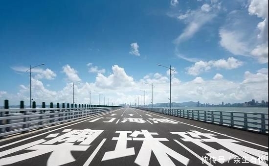  炮轰：最无私的中国富豪：为了港珠澳大桥炮轰李嘉诚，更无偿捐