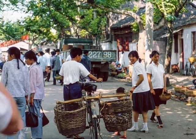镜头下1983年的中国民生百态，第7张场景可能再也看不到了