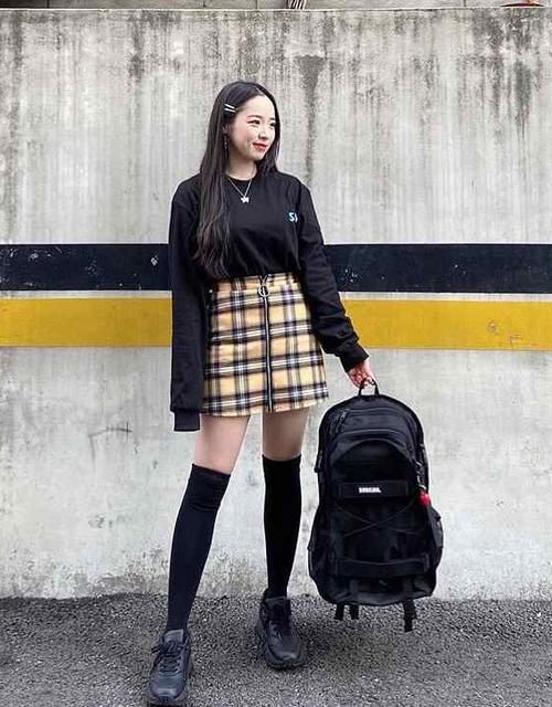 包包的样式:15款比纪梵希潮的包,聪明的人选择配这3种穿搭