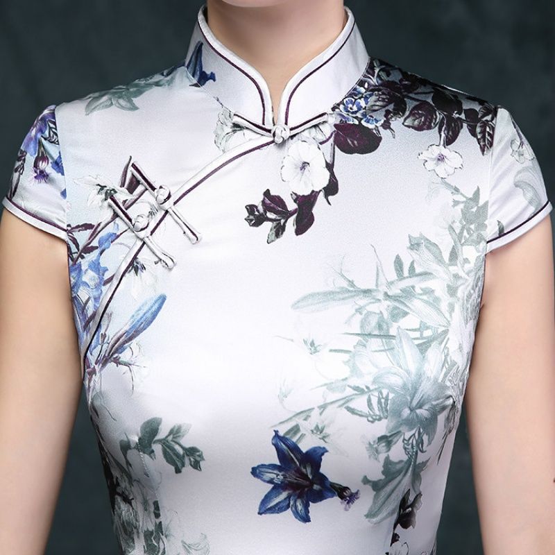 说真的!我就从来没见过这么好看的旗袍，尽显姣好火爆身材