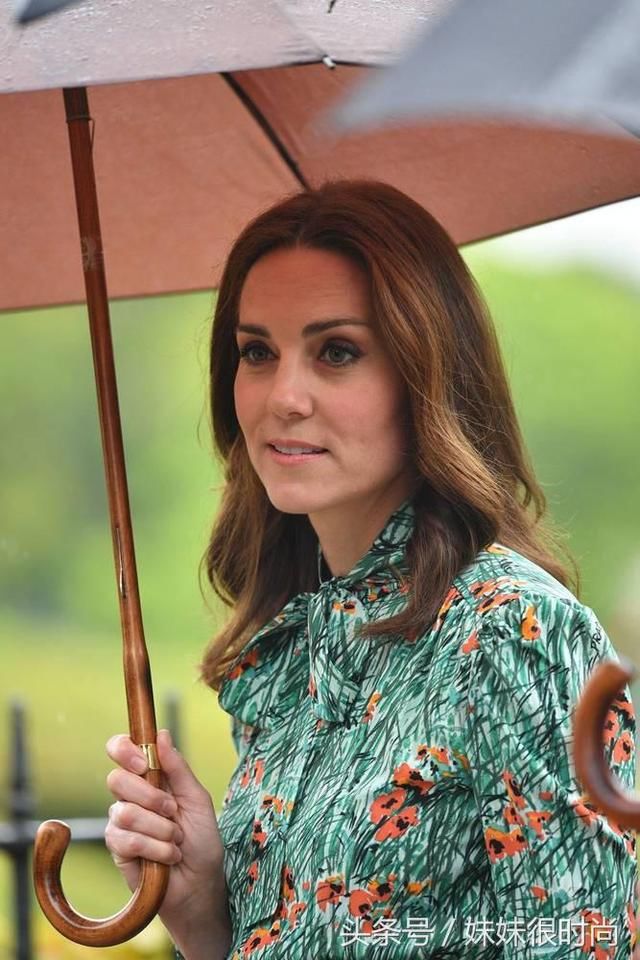 凯特王妃从没穿着橙色服装，是凯特带不起来还是在刻意回避什么?