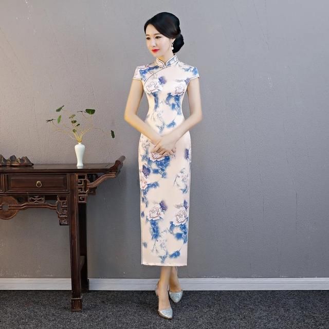 美的过分，让你毫无抵抗力的复古长款旗袍，极致显瘦!