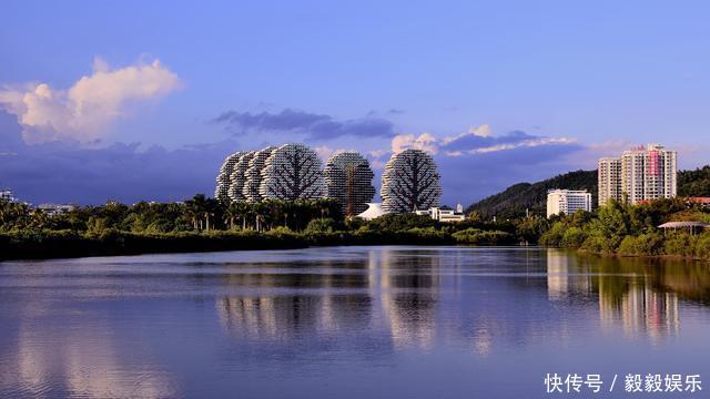 我国最适合“避寒”的城市，人均工资不到两千，看到车牌后笑了
