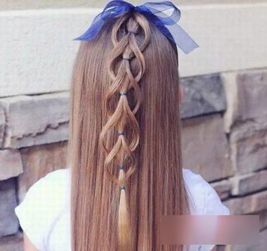 齐刘海萌萝莉发型，小学女孩中长发扎发！