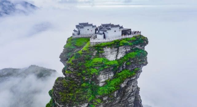 贵州深山藏着一座天空之城，如此险峻至极，顶上居然建有房子