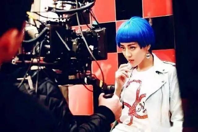 7位女星换个发色像换头!杨颖郑爽解封颜值，唯独热巴颜值下降