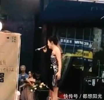  【性感】37岁超女冠军安又琪性感走穴模样大变，网友：没有李宇春的命